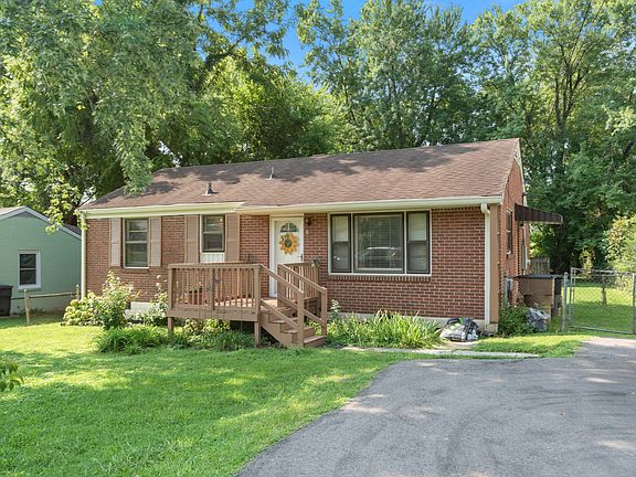 2nd image of 2925 Lakeland Dr