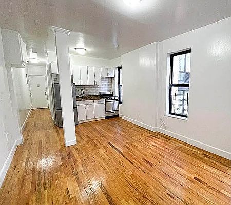 2nd image of 173 E 101st St #25A
