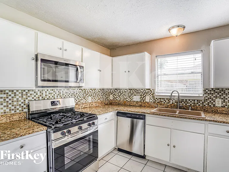 518 Foxglove Dr — Photo 8