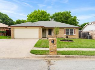 1008 Green Ridge Ter, Saginaw, TX 76179