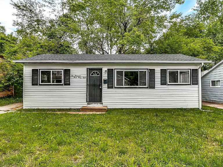 10348 Earl Dr — Photo 2