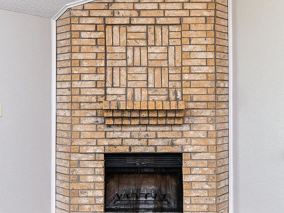 4th image of 2649 Berkshire Ln