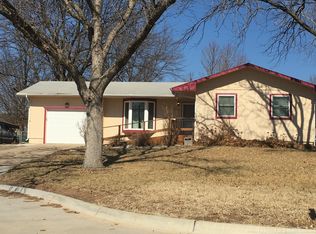 1428 Julie Dr, Wamego, KS 66547