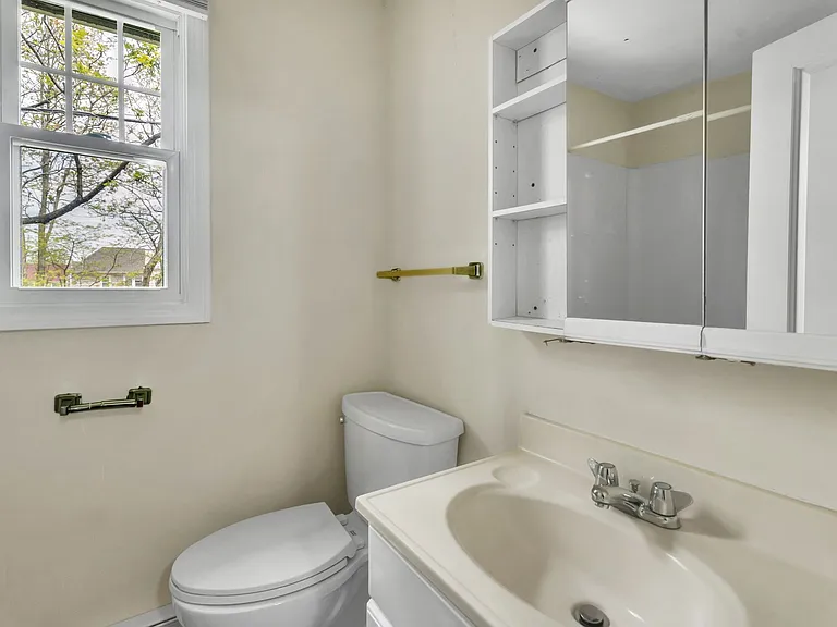 Savin Court Apartments — Photo 14