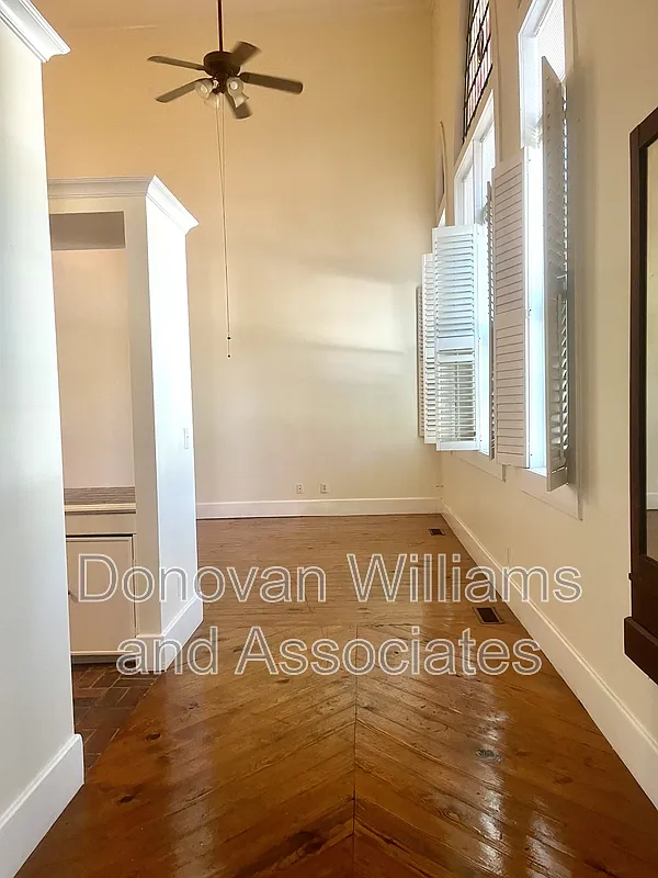 135 E Wilson Ave — Photo 2