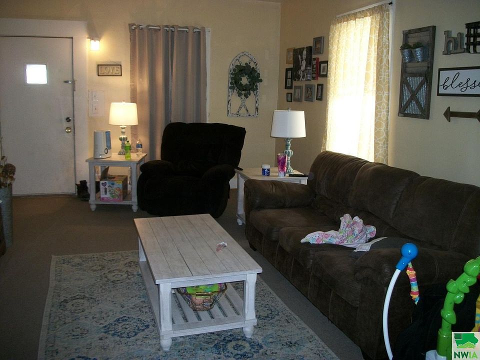 2nd image of 529 W Cherry St
