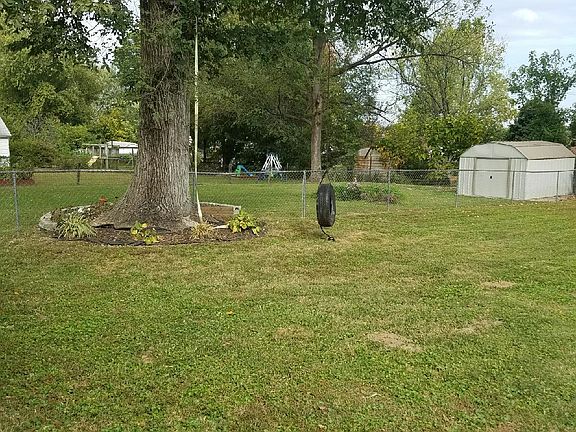 4th image of 3758 Raymond Ave