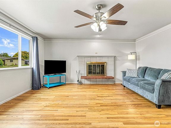 3rd image of 2016 Crawford Drive