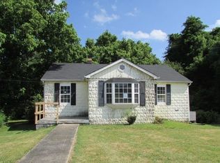 1404 Fairview Rd, Harriman, TN 37748