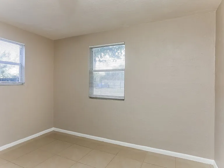 2323 NW 12th Ct — Photo 11