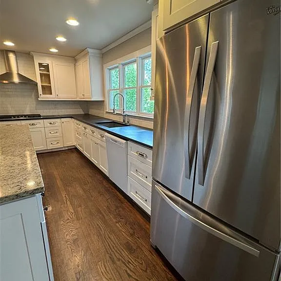 903 Woodlawn Dr NE — Photo 8