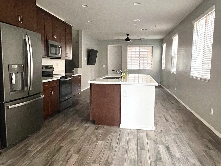 1728 E Dogwood Ln — Photo 5