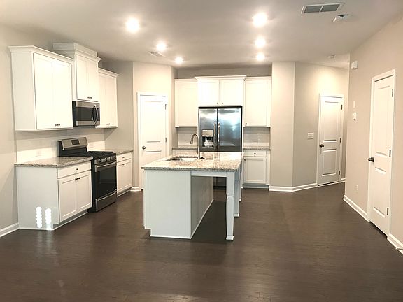 4th image of 679 Lansing Grove Way
