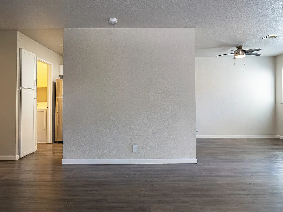 Shadow 410F living_dining_kitchen (1)