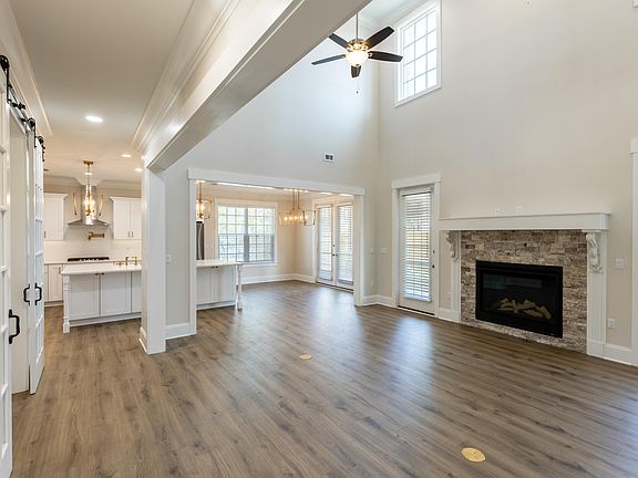 3rd image of 210 Safflower Ln