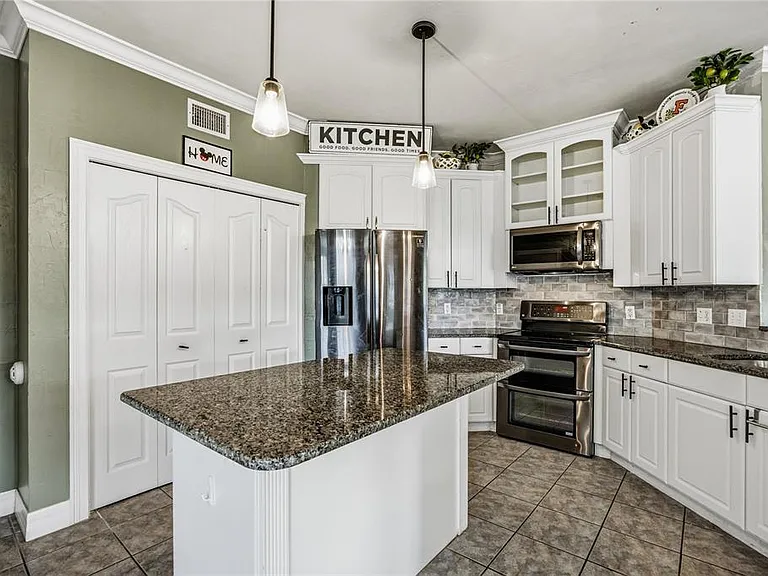 11516 NW 16th Pl — Photo 13