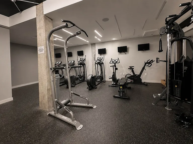 152 Manhattan Ave #4G — Photo 9