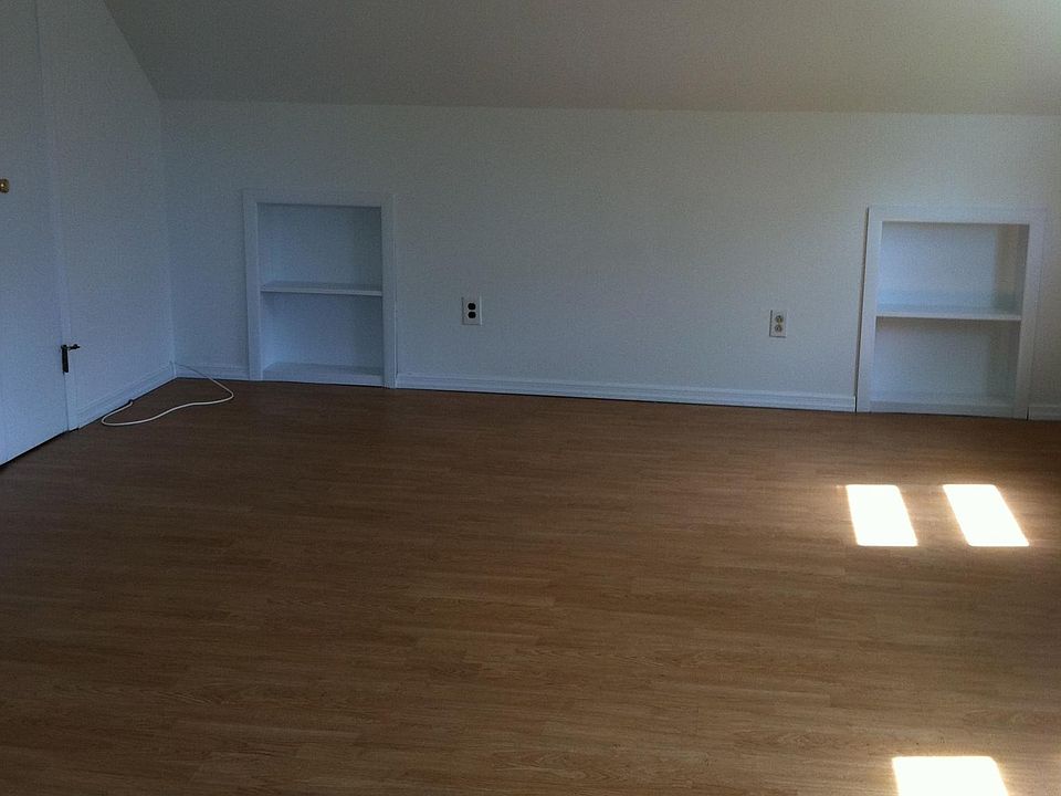 2nd image of 15 Knoll Ln
