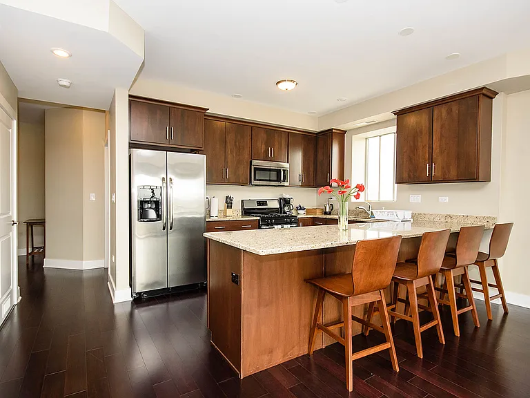 1342 W Randolph St #3B — Photo 2