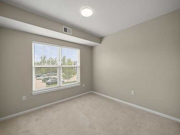 5th image of 1427 34th Ave SW #221