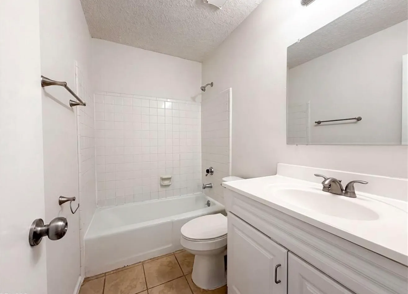 3 bed, 1.5 bath, 1143 sqft, $1,750 — Photo 3