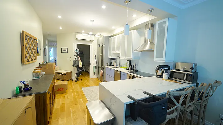 Rented by Dwell Residential Inc | media 24