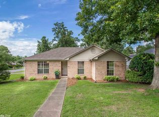 95 Rolling Oaks Dr, Maumelle, AR 72113