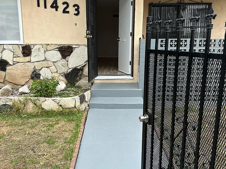 11423 Menlo Ave #A — Photo 13
