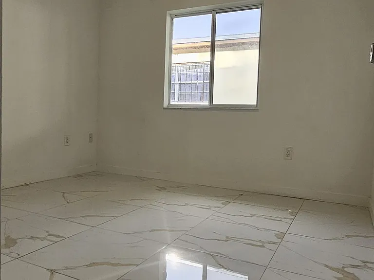 1458 NE 147th St #1456 — Photo 3