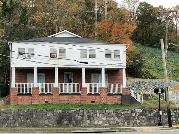 601 Chickamauga Ave, Rossville, GA 30741