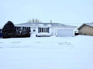 1216 N 28th St, Bismarck, ND 58501