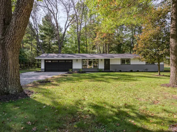W5613 Cherokee Ln, New Lisbon, WI 53950