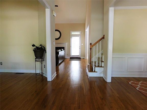 5th image of 4427 Crestoak Dr