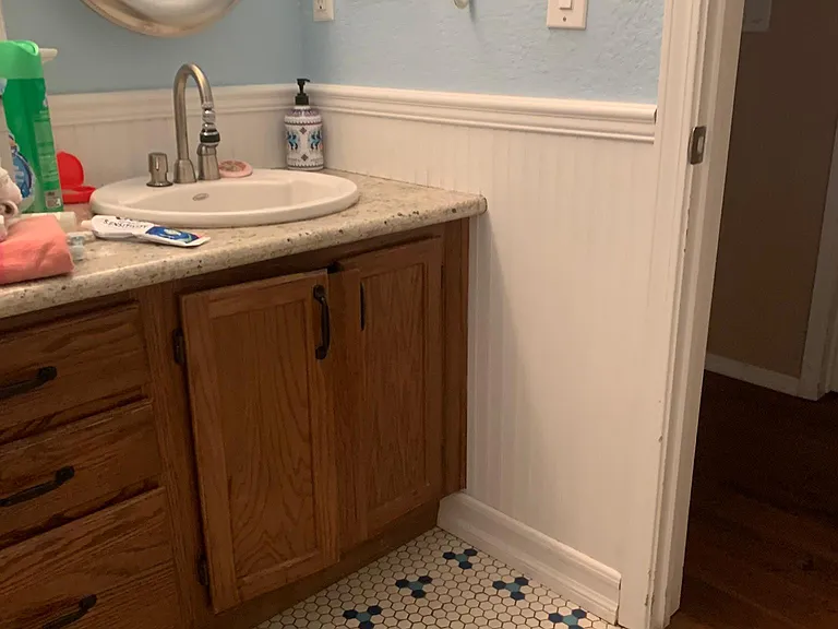 kid/guest bath