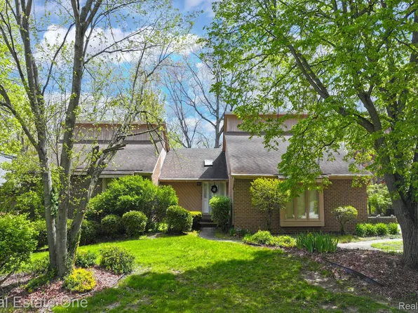 20080 Longridge Rd, Northville, MI 48167