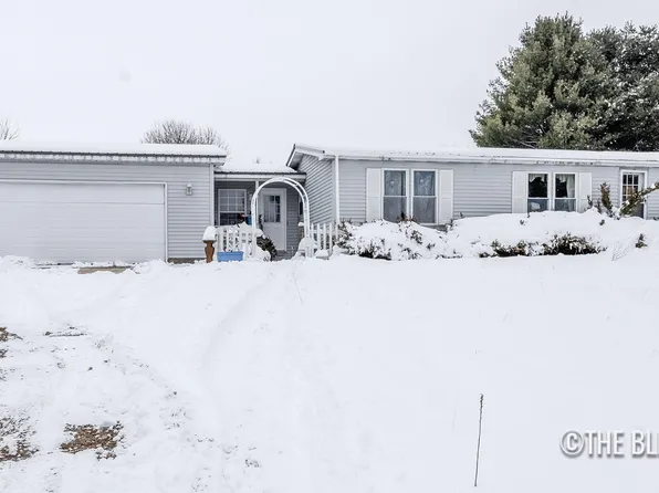 8121 Ten Mile Rd NE, Rockford, MI 49341