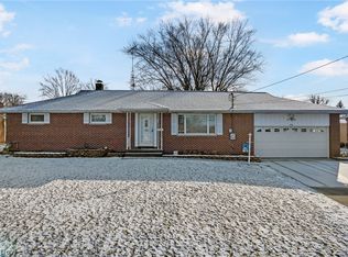 1590 Overlook Dr, Alliance, OH 44601