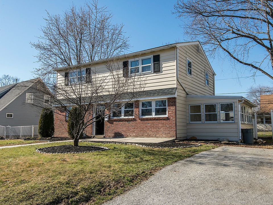 2nd image of 2321 Cedar Ln