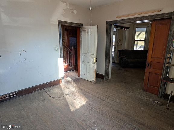 5th image of 348 Baltimore Ave