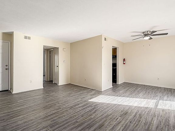 4th image of 4221 Cleveland Ave #B
