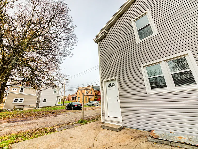 714 Industry St — Photo 9