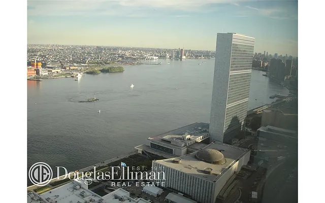 Rented by Douglas Elliman | media 26