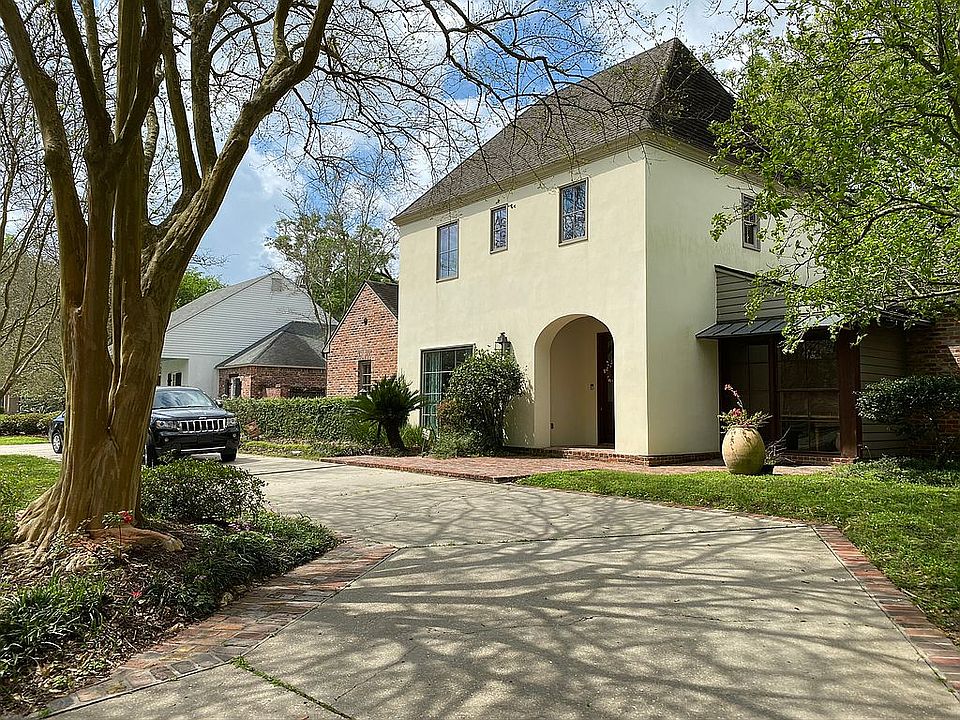 1st image of 221 Knox Hill Dr