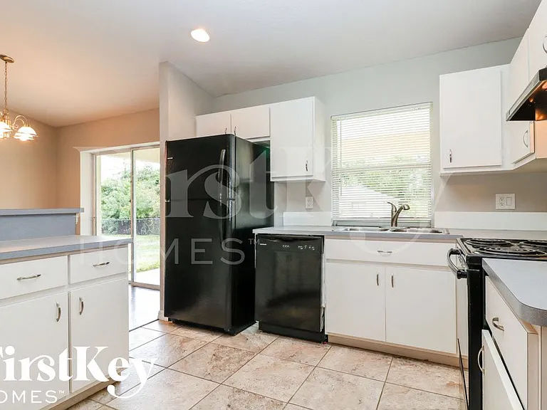 18421 Columbine Rd — Photo 6