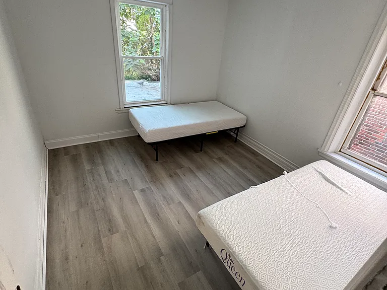 2412 Clifford St — Photo 8