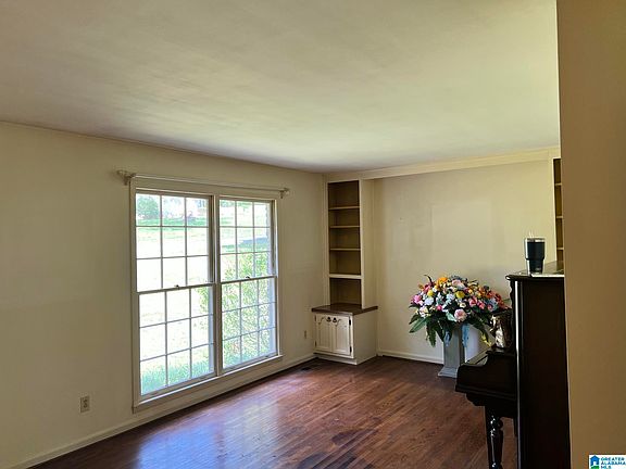 5th image of 1001 Medina Dr