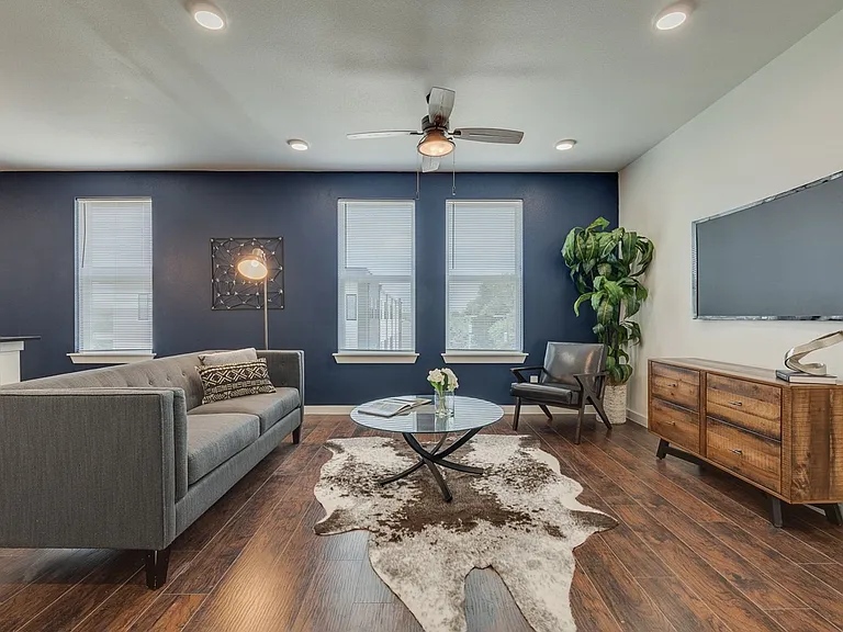 3120 Cockrell — Photo 10