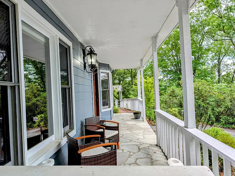 524 Stornoway Dr — Photo 4