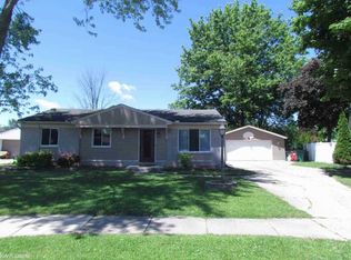 50517 Spruce Dr, Chesterfield, MI 48047