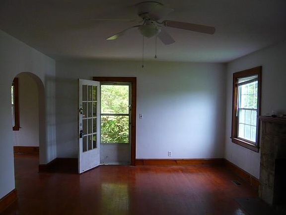 3rd image of 2932 Grand Ave NW